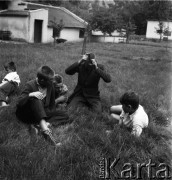 Lata 50. lub 60., Polska.
Dzieci.
Fot. Irena Jarosińska, zbiory Ośrodka KARTA 
