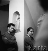Lata 50. lub 60., Polska.
Kobieta i mężczyzna.
Fot. Irena Jarosińska, zbiory Ośrodka KARTA