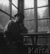 Lata 50. lub 60., Polska.
Mężczyzna.
Fot. Irena Jarosińska, zbiory Ośrodka KARTA