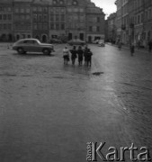 Lata 50. lub 60., Warszawa, Polska.
Rynek Starego Miasta.
Fot. Irena Jarosińska, zbiory Ośrodka KARTA