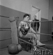 Lata 50. lub 60., Polska.
Bokser Tadeusz Walasek.
Fot. Irena Jarosińska, zbiory Ośrodka KARTA