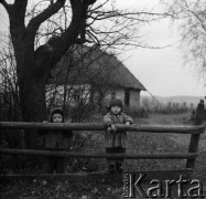 Lata 50. lub 60., Polska.
Muzułmańskie dzieci.
Fot. Irena Jarosińska, zbiory Ośrodka KARTA