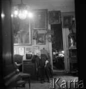 Lata 50. lub 60., Polska.
Mężczyzna.
Fot. Irena Jarosińska, zbiory Ośrodka KARTA