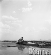 Lata 50. lub 60., Polska.
Stanisław Pieniążek - mąż fotografki Ireny Jarosińskiej.
Fot. Irena Jarosińska, zbiory Ośrodka KARTA