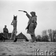 Lata 50. lub 60., Sopot, Polska.
Plaża przy Grand Hotelu.
Fot. Irena Jarosińska, zbiory Ośrodka KARTA