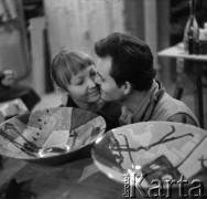 Lata 50. lub 60., Sopot, Polska.
Kobieta i mężczyzna.
Fot. Irena Jarosińska, zbiory Ośrodka KARTA 
