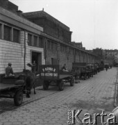 Lata 60., Warszawa, Polska.
Browar Warszawski na ulicy Grzybowskiej.
Fot. Irena Jarosińska, zbiory Ośrodka KARTA