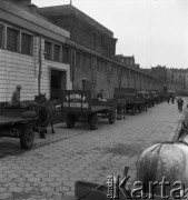 Lata 60., Warszawa, Polska.
Browar Warszawski na ulicy Grzybowskiej.
Fot. Irena Jarosińska, zbiory Ośrodka KARTA