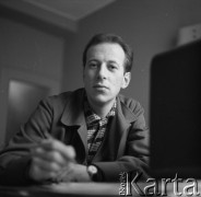 Lata 60. lub 70., Polska.
Aktor i pisarz Leszek Herdegen.
Fot. Irena Jarosińska, zbiory Ośrodka KARTA