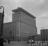 Lata 50. lub 60., Warszawa, Polska.
Grand Hotel na ulicy Kruczej 28. 
Fot. Irena Jarosińska, zbiory Ośrodka KARTA