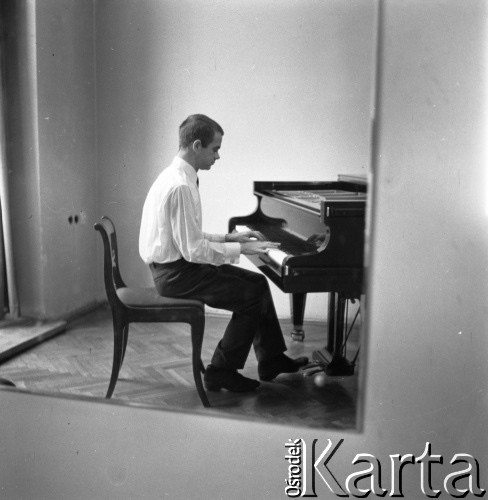 1968, Polska.
Pianista jazzowy Andrzej Trzaskowski.
Fot. Irena Jarosińska, zbiory Ośrodka KARTA