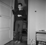 Lata 70., Polska.
Grafik Maciej Urbaniec.
Fot. Irena Jarosińska, zbiory Ośrodka KARTA