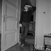 Lata 70., Polska.
Grafik Maciej Urbaniec.
Fot. Irena Jarosińska, zbiory Ośrodka KARTA