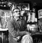 1972, Kraków, Polska.
Malarz Adam Hoffmann w swoim mieszkaniu.
Fot. Irena Jarosińska, zbiory Ośrodka KARTA