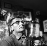 1972, Kraków, Polska.
Malarz Adam Hoffmann w swoim mieszkaniu.
Fot. Irena Jarosińska, zbiory Ośrodka KARTA