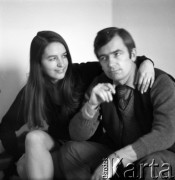1969, Polska.
Modelka i projektantka Grażyna Hase z mężem i współpracownikiem Wowo Bielickim.
Fot. Irena Jarosińska, zbiory Ośrodka KARTA