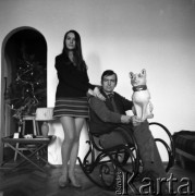 1969, Polska.
Modelka i projektantka Grażyna Hase z mężem i współpracownikiem Wowo Bielickim.
Fot. Irena Jarosińska, zbiory Ośrodka KARTA