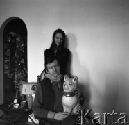 1969, Polska.
Modelka i projektantka Grażyna Hase z mężem i współpracownikiem Wowo Bielickim.
Fot. Irena Jarosińska, zbiory Ośrodka KARTA
