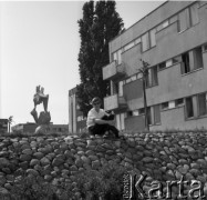 1976, Warszawa, Polska.
Rzeźbiarka Barbara Zbrożyna.
Fot. Irena Jarosińska, zbiory Ośrodka KARTA