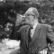 Lata 60. lub 70., Warszawa, Polska.
Pisarz Teodor Parnicki.
Fot. Irena Jarosińska, zbiory Ośrodka KARTA 
