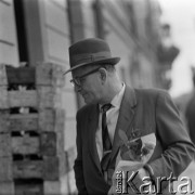Lata 60. lub 70., Warszawa, Polska.
Pisarz Teodor Parnicki.
Fot. Irena Jarosińska, zbiory Ośrodka KARTA