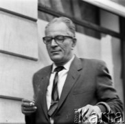Lata 60. lub 70., Warszawa, Polska.
Pisarz Teodor Parnicki.
Fot. Irena Jarosińska, zbiory Ośrodka KARTA 
