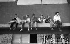 Lata 60. lub 70., Polska.
Młodzież.
Fot. Irena Jarosińska, zbiory Ośrodka KARTA