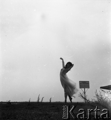 1960, Warszawa, Polska.
Tancerka Barbara Bittnerówna - primabalerina Opery Poznańskiej, Opery Śląskiej i Opery Narodowej w Warszawie.
Fot. Irena Jarosińska, zbiory Ośrodka KARTA   
