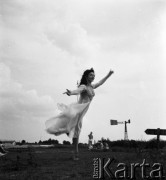 1960, Warszawa, Polska.
Tancerka Barbara Bittnerówna - primabalerina Opery Poznańskiej, Opery Śląskiej i Opery Narodowej w Warszawie.
Fot. Irena Jarosińska, zbiory Ośrodka KARTA   
