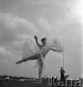 1960, Warszawa, Polska.
Tancerka Barbara Bittnerówna - primabalerina Opery Poznańskiej, Opery Śląskiej i Opery Narodowej w Warszawie.
Fot. Irena Jarosińska, zbiory Ośrodka KARTA