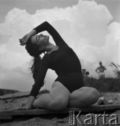 1960, Warszawa, Polska.
Tancerka Barbara Bittnerówna - primabalerina Opery Poznańskiej, Opery Śląskiej i Opery Narodowej w Warszawie.
Fot. Irena Jarosińska, zbiory Ośrodka KARTA