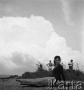 1960, Warszawa, Polska.
Tancerka Barbara Bittnerówna - primabalerina Opery Poznańskiej, Opery Śląskiej i Opery Narodowej w Warszawie.
Fot. Irena Jarosińska, zbiory Ośrodka KARTA