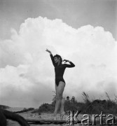 1960, Warszawa, Polska.
Tancerka Barbara Bittnerówna - primabalerina Opery Poznańskiej, Opery Śląskiej i Opery Narodowej w Warszawie.
Fot. Irena Jarosińska, zbiory Ośrodka KARTA