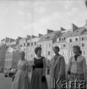 Lata 60. lub 70., Warszawa, Polska.
Rynek Starego Miasta.
Fot. Irena Jarosińska, zbiory Ośrodka KARTA