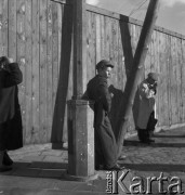 Lata 60. lub 70., Warszawa, Polska.
Chłopak.
Fot. Irena Jarosińska, zbiory Ośrodka KARTA