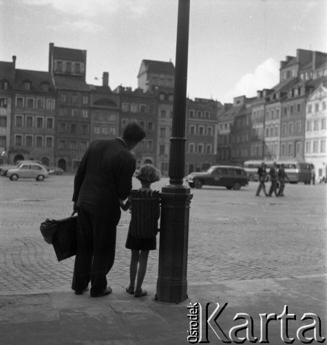 Lata 50. lub 60., Warszawa, Polska.
Rynek Starego Miasta.
Fot. Irena Jarosińska, zbiory Ośrodka KARTA