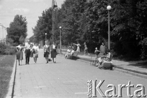 Lata 50. lub 60., Warszawa, Polska.
Okolice Miejskiego Ogrodu Zoologicznego od strony ulicy Wybrzeże Helskie. 
Fot. Irena Jarosińska, zbiory Ośrodka KARTA