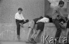 Lata 50. lub 60., Warszawa, Polska.
Chłopcy.
Fot. Irena Jarosińska, zbiory Ośrodka KARTA