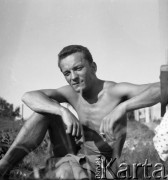 Lata 50. lub 60., Polska.
Mężczyzna.
Fot. Irena Jarosińska, zbiory Ośrodka KARTA