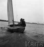 Lata 50. lub 60., Polska.
Żeglowanie.
Fot. Irena Jarosińska, zbiory Ośrodka KARTA