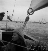 Lata 50. lub 60., Polska.
Żeglowanie.
Fot. Irena Jarosińska, zbiory Ośrodka KARTA