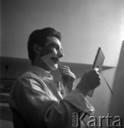 ok. 1957, Kraków, Polska
Stanisław Gronkowski za kulisami 