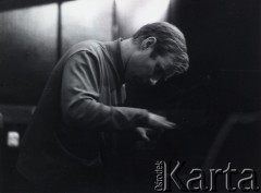 01.1966, Warszawa, Polska.
Kompozytor i pianista jazzowy Krzysztof Komeda podczas nagrania płyty 