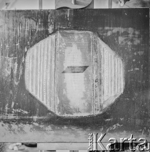 Ok. 1962, Polska.
Pracownia Andrzeja Strumiłły - obrazy na sztalugach.
Fot. Irena Jarosińska, zbiory Ośrodka KARTA