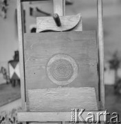 Ok. 1962, Polska.
Pracownia Andrzeja Strumiłły - obrazy na sztalugach.
Fot. Irena Jarosińska, zbiory Ośrodka KARTA