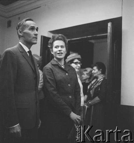 1956-1965, Warszawa, Polska.
Wernisaż twórczości Magdaleny Abakanowicz w Galerii Krzywe Koło.
Fot. Irena Jarosińska, zbiory Ośrodka KARTA