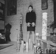 Lata 50.-60., Warszawa, Polska.
Malarka Krystyna Habura w swojej pracowni.
Fot. Irena Jarosińska, zbiory Ośrodka KARTA