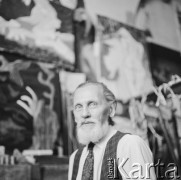 Lata 50.-60., Warszawa, Polska.
Pracownia malarska grafików z zespołu Wzór. 
Fot. Irena Jarosińska, zbiory Ośrodka KARTA