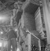1965, Polska.
Praca nad Pomnikiem Obrońców Wybrzeża, który w 1966 roku stanął na Westerplatte.
Fot. Irena Jarosińska, zbiory Ośrodka KARTA