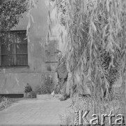 1971, Warszawa, Polska.
Mjr dr Cyprian Sadowski - lekarz, szef służby sanitarnej Kedywu (Kierownictwa Dywersji Komendy Głównej Armii Krajowej).
Fot. Irena Jarosińska, zbiory Ośrodka KARTA